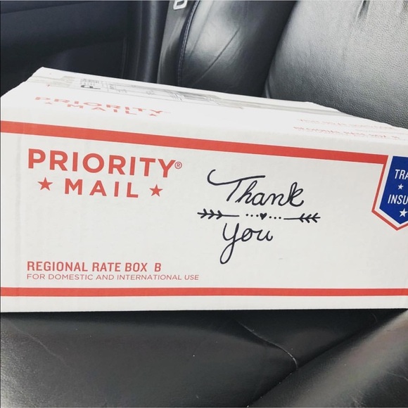 🌿Meet your Posher!🌿 - Picture 3 of 4